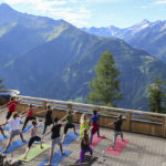 Ashtanga Yoga auf der Terrasse